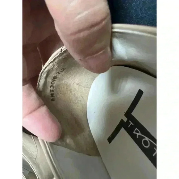 Trotters Women's Maggie Gold Leather Slip-on Comfort‎ Loafer - Picture 8 of 8